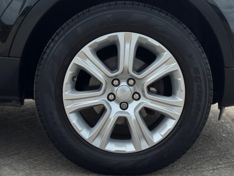 Land Rover Range Rover Evoque 2.0 eD4 SE Tech FWD Euro 6 (s/s) 5dr 12
