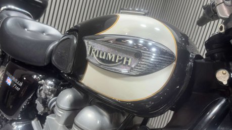 Triumph Bonneville 2004 ONLY 14K LONG MOT TOP BOX VERY CLEAN MODERN RETRO 790 33