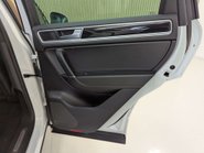 Volkswagen Touareg 3.0 Touareg V6 R-Line+ TDI BlueMotion Technology Auto 4WD 5dr 44