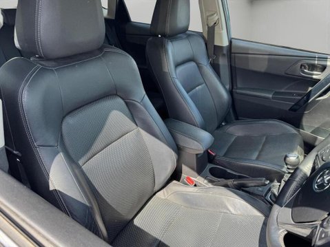 Toyota Auris 1.2 VVT-i Excel Euro 6 (s/s) 5dr 3
