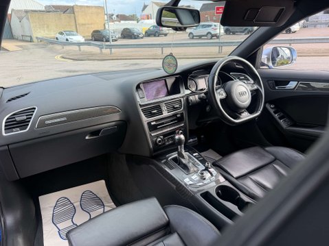 Audi RS4 4.2 FSI V8 Estate 5dr Petrol S Tronic quattro Euro 5 (450 ps) 21
