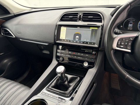 Jaguar F-Pace 2.0 F-PACE Portfolio AWD D 4WD 5dr 63
