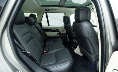 Land Rover Range Rover D300 Westminster Black Edition 13