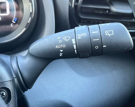 Toyota Yaris 1.5 Yaris Dynamic HEV CVT 5dr 60