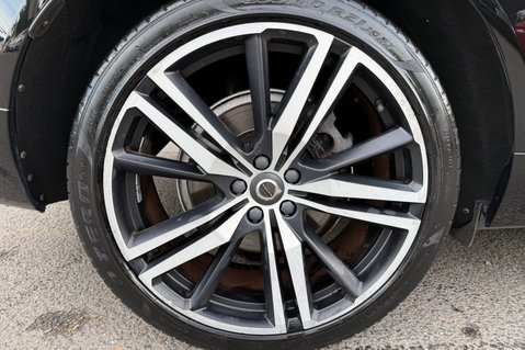 Volvo XC60 T5 R-DESIGN PRO AWD -ONE OWNER - 7 VOLVO SERVICES 50