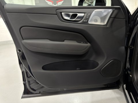 Volvo XC60 B5 ULTRA BLACK EDITION AWD 75