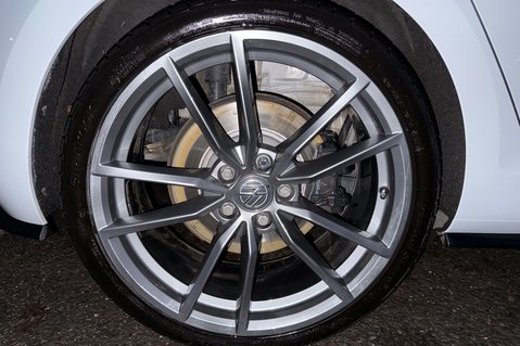 Volkswagen Golf R TSI 4MOTION DSG -LEATHER -CAMERA-PRETORIAS -PAN ROOF -WHITE/SILVER -GHOST 64