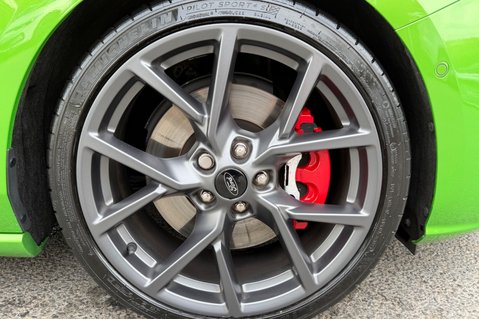 Ford Focus ST -PAN ROOF -PARKING/PERFORMANCE/ASSIST PACKS -HUD -B&O - MEAN GREEN 65