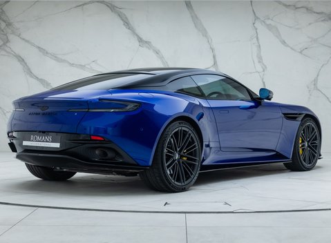 Aston Martin DB12 V8 6