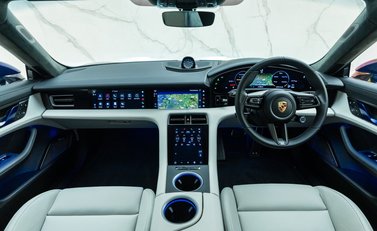 Porsche Taycan GTS Sport Turismo 18