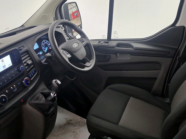 Ford Transit Custom Transit Custom 300 L2 Diesel FWD 2.0 Eco Blue 130ps Low Roof Leader Van 14