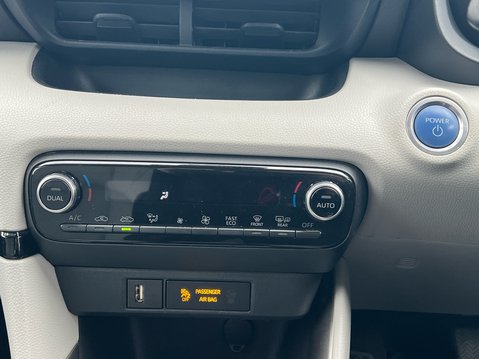 Toyota Yaris EXCEL FHEV 27