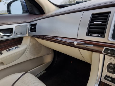 Jaguar XF D PORTFOLIO 47