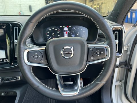 Volvo XC40 1.5 T3 R-Design SUV 5dr Petrol Auto Euro 6 (s/s) (163 ps) 23