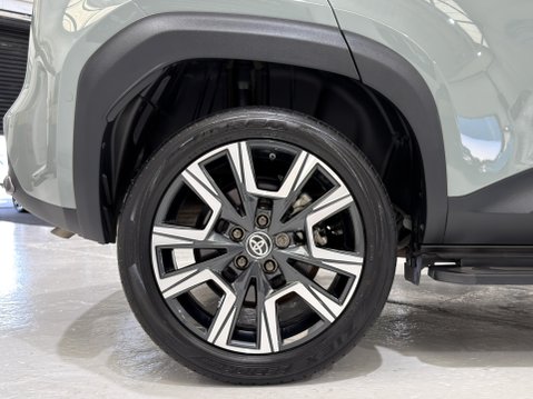 Toyota Yaris Cross PREMIERE EDITION 30