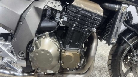 Kawasaki Z ZR750 2005 ONLY 20K NEW MOT SERVICED COMMUTER BIKE 750CC 37