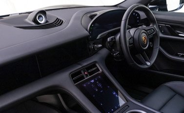 Porsche Taycan 4 Cross Turismo 16