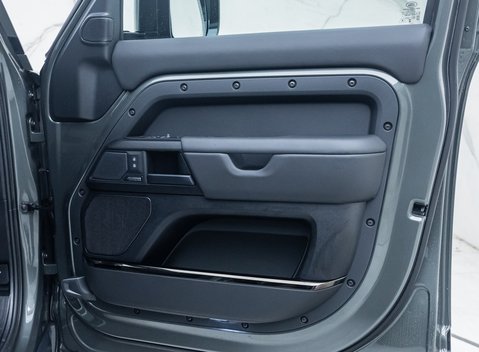 Land Rover Defender OCTA EDITION ONE 34