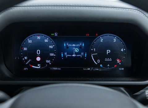 Land Rover Defender 90 D300 X-DYNAMIC HSE 36