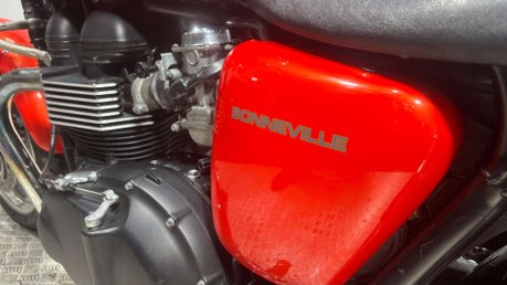 Triumph Bonneville SE 2013 7K NEW MOT INCREDIBLE CONDITION CUSTOM NAKED BIKE 865CC 43