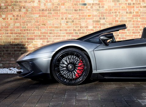 Lamborghini Aventador SV LP 750-4 Roadster 16