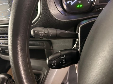 Peugeot Expert 2.0 BlueHDi 1400 Professional Standard Panel Van MWB Euro 6 (s/s) 6dr 21