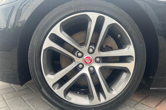 Jaguar XE R-DYNAMIC SE AUTO 13