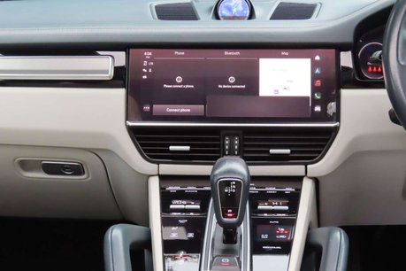 Porsche Cayenne 3.0 V6 E-Hybrid 17.9kWh Platinum Edition TiptronicS 4WD Euro 6 (s/s) 5dr (3 12