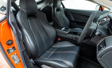 Aston Martin V12 Vantage S 14