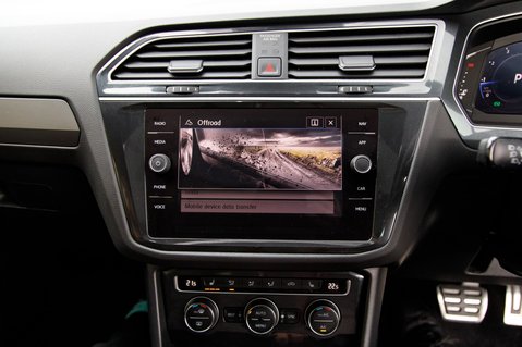 Volkswagen Tiguan SEL TSI 4MOTION DSG 29