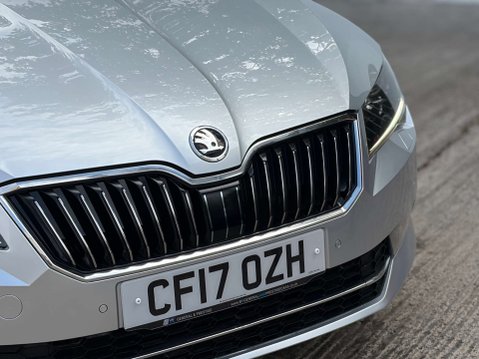 Skoda Superb 2.0 Superb Laurin & Klement TSi Semi-Auto 5dr 3