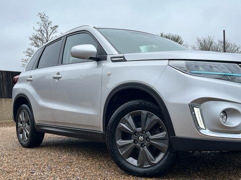 Suzuki Vitara SZ-T MHEV 14