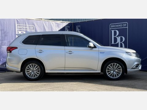 Mitsubishi Outlander 2.4h TwinMotor 13.8kWh 4h SUV 5dr Petrol Plug-in Hybrid CVT 4WD Euro 6 (s/s 3
