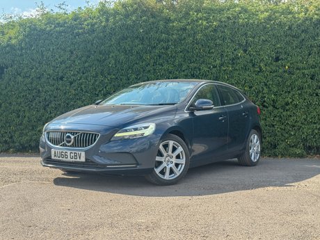 Volvo V40 2.0 T2 Inscription Hatchback 5dr Petrol Manual Euro 6 (s/s) (122 ps)