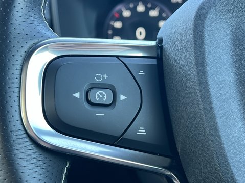 Volvo XC40 RECHARGE T5 R-DESIGN 30