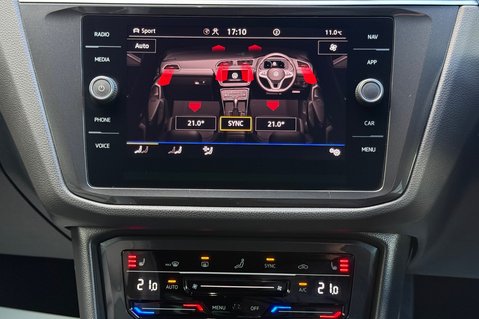 Volkswagen Tiguan R-LINE TDI DSG - RARE LEATHER INTERIOR - APPLE CAR PLAY -CAMERA 53