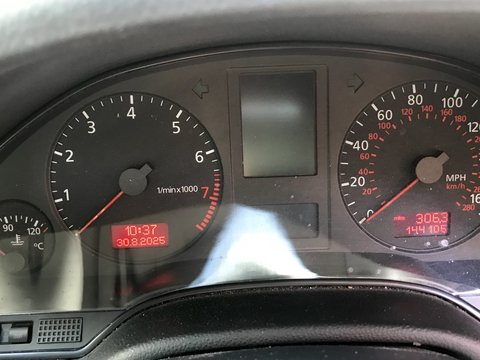 Audi A8 QUATTRO 9