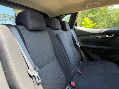 Nissan Qashqai 1.5 dCi N-Connecta SUV 5dr Diesel Manual 2WD Euro 6 (s/s) (110 ps) 1 OWNER 18