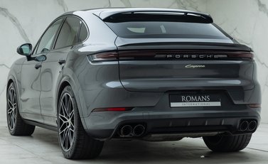 Porsche Cayenne E-HYBRID coupe 10