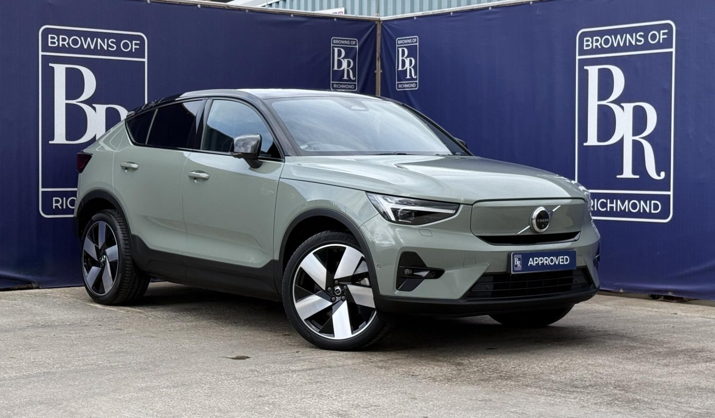2022 VOLVO C40