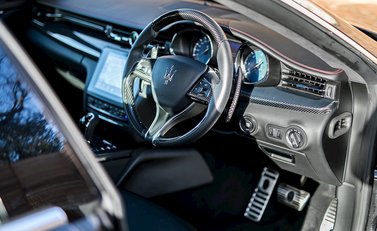 Maserati Quattroporte DV6 11