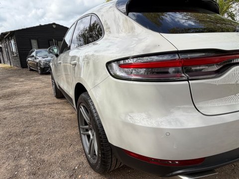 Porsche Macan PDK 29