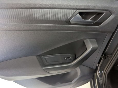 Volkswagen T-Roc 1.0 T-Roc SE TSi 5dr 46