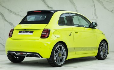 Abarth 500e Scorpionissima Cabrio 4