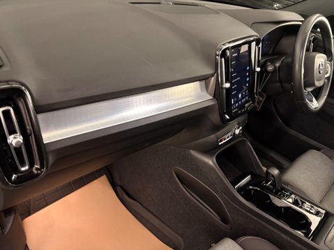 Volvo XC40 2.0 B3 MHEV Plus Dark DCT Auto Euro 6 (s/s) 5dr 32