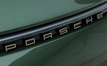 Porsche 911 GT3 TOURING (992) 36