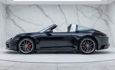 Porsche 911 Targa 4S (992) 6