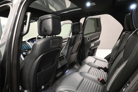 Land Rover Discovery 3.0 Discovery R-Dynamic HSE D MHEV Auto 4WD 5dr 11