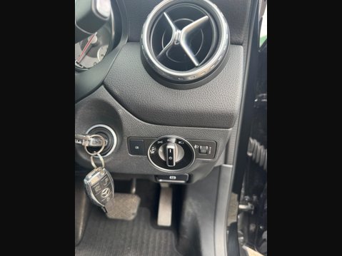 Mercedes-Benz GLA 2.1 GLA200d Sport SUV 5dr Diesel 7G-DCT Euro 6 (s/s) (136 ps) 20