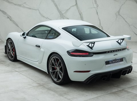 Porsche Cayman GT4 (718) 13